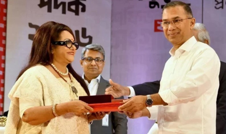 ববিতার হাতে একুশে পদক তুলে দিলেন প্রধানমন্ত্রী